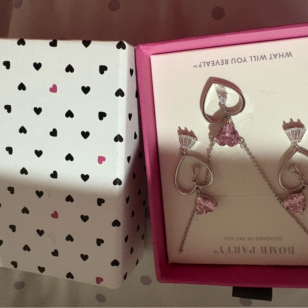 Bomb Party Pink Heart Earrings and Necklace Set